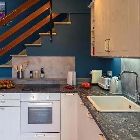 2-Bedroom Apartment With Fantastic Mountain Views Apartment *